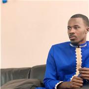 L’anglais est une ouverture sur le monde que je partage avec passion. J’enseigne du niveau 6e à la 3e, avec rigueur et créativité.